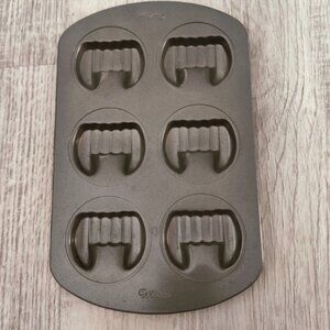 Wilton Halloween Fang Teeth Dracula Vampire Cookie Soap Baking Pan Non-Stick 6 H